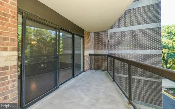 $2,200 | 8370 Greensboro Drive, Unit 216, McLean, VA 22102