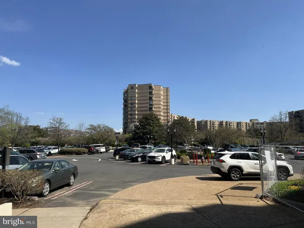 $2,200 | 8370 Greensboro Drive, Unit 216, McLean, VA 22102