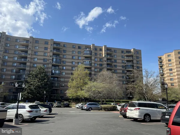 $2,200 | 8370 Greensboro Drive, Unit 216, McLean, VA 22102