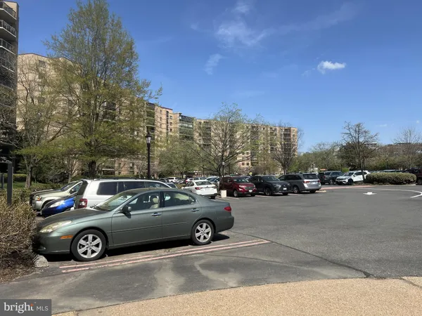 $2,200 | 8370 Greensboro Drive, Unit 216, McLean, VA 22102
