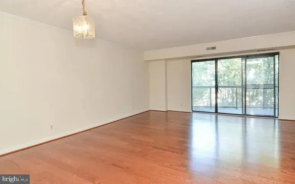 $2,200 | 8370 Greensboro Drive, Unit 216, McLean, VA 22102