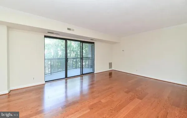 $2,200 | 8370 Greensboro Drive, Unit 216, McLean, VA 22102