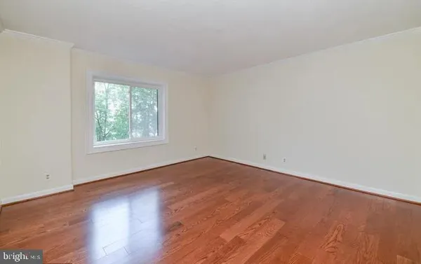 $2,200 | 8370 Greensboro Drive, Unit 216, McLean, VA 22102