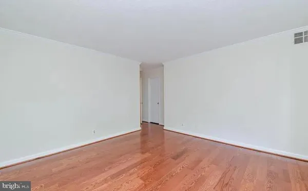 $2,200 | 8370 Greensboro Drive, Unit 216, McLean, VA 22102