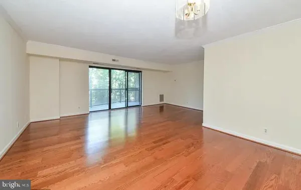 $2,200 | 8370 Greensboro Drive, Unit 216, McLean, VA 22102