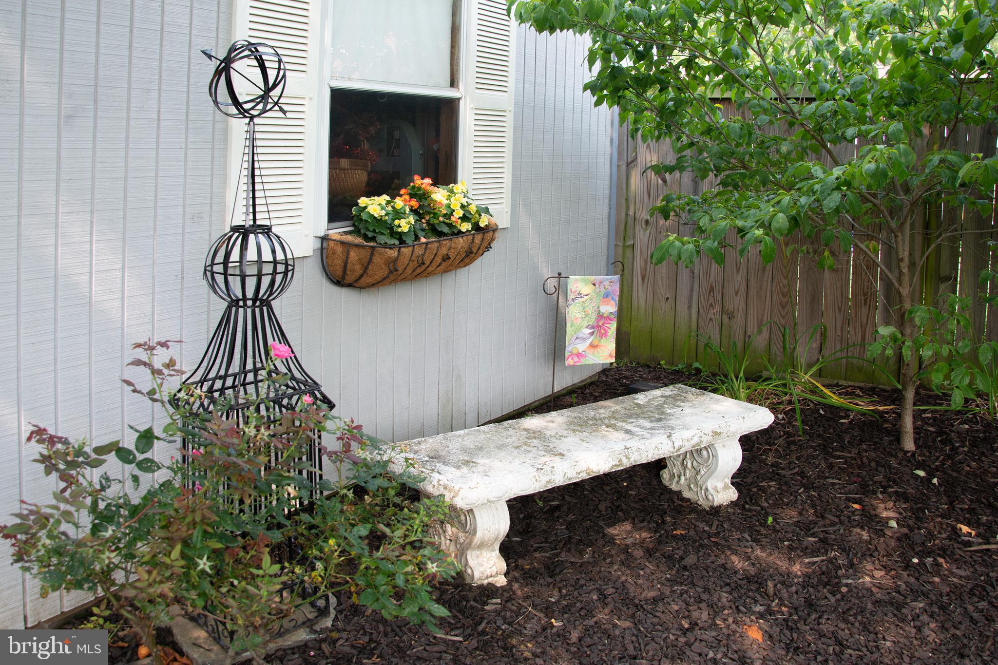 5914 Flanders Street Springfield, VA 22150 - Photo 10 of 27 Landscape