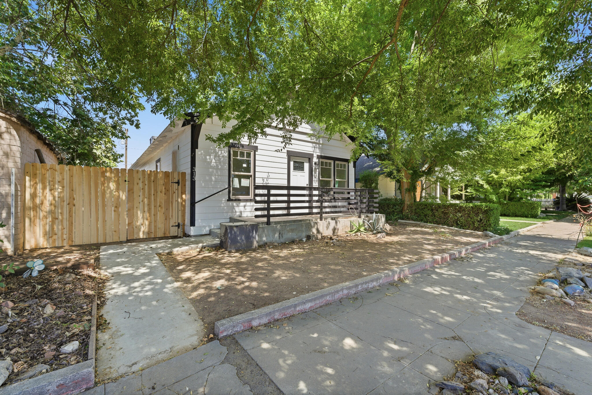 313 C Street Exeter, CA 93221 - Photo 2 of 28