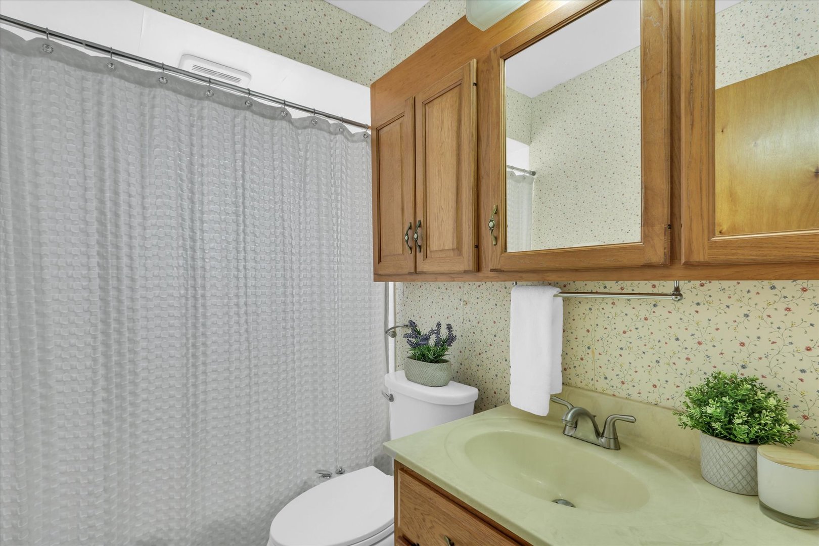 902 Oakcrest Drive Champaign, IL 61821 - Photo 14 of 22 a bathroom with a sink toilet and shower