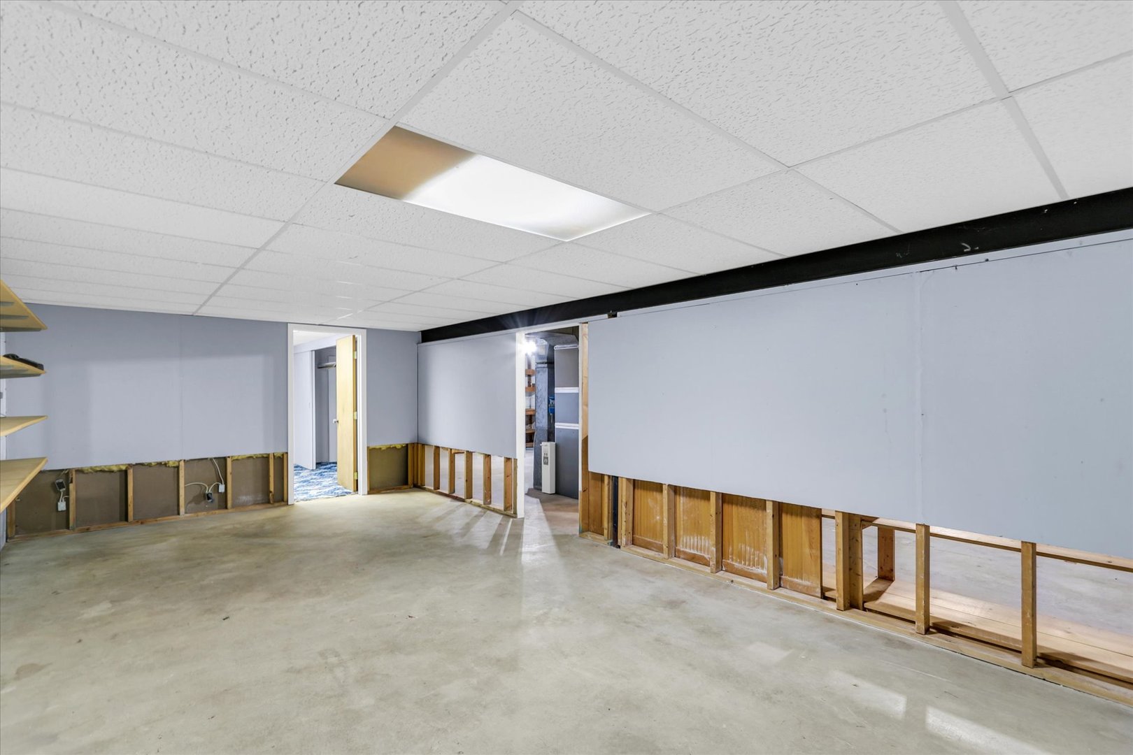 902 Oakcrest Drive Champaign, IL 61821 - Photo 15 of 22 a view of an empty room