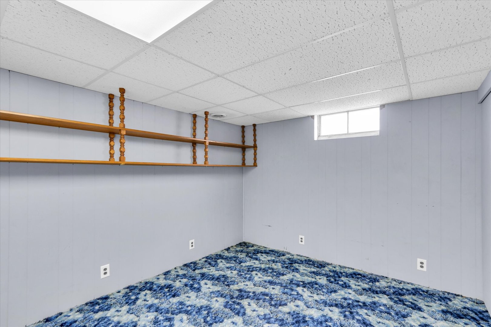 902 Oakcrest Drive Champaign, IL 61821 - Photo 16 of 22 a view of a hallway with window