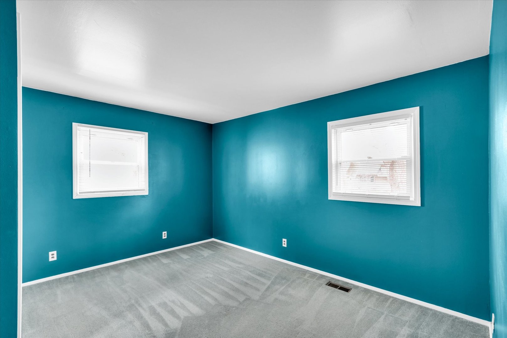 902 Oakcrest Drive Champaign, IL 61821 - Photo 8 of 22 a view of an empty room with a window