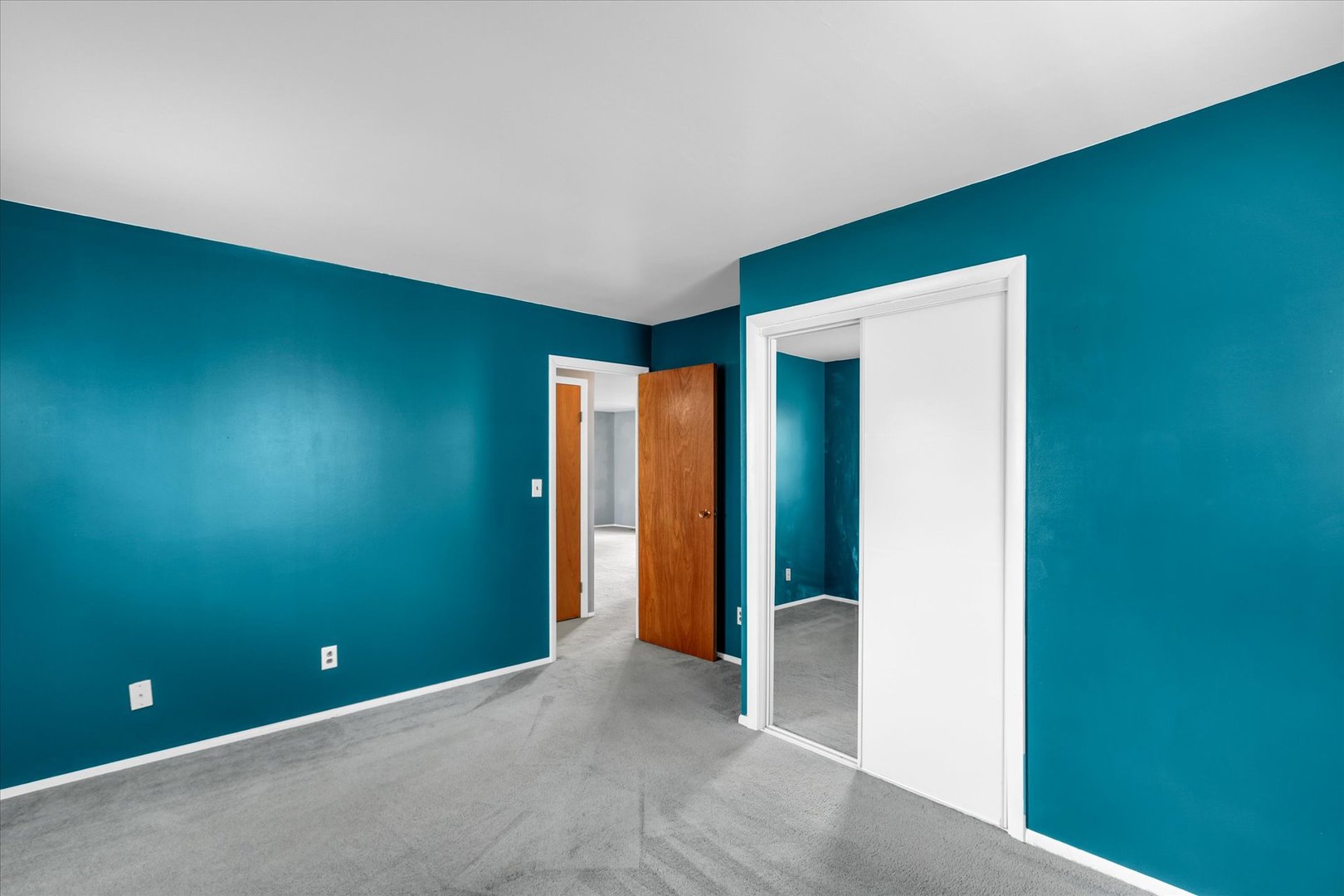 902 Oakcrest Drive Champaign, IL 61821 - Photo 9 of 22 a view of an empty room