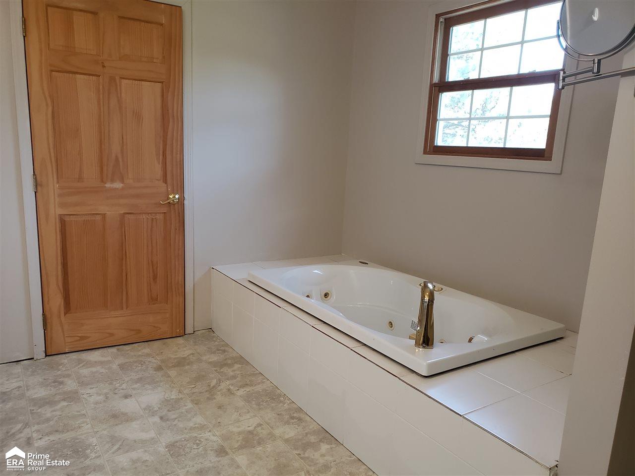 8538 Sheridan Road Millington, MI 48746 - Photo 12 of 17 31385110-11.JPG