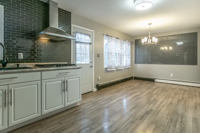 $244,900 | 201 Oakwood Drive, Shorewood, IL 60404