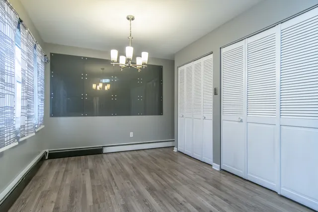 $244,900 | 201 Oakwood Drive, Shorewood, IL 60404