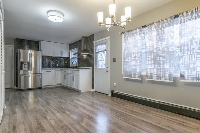 $244,900 | 201 Oakwood Drive, Shorewood, IL 60404