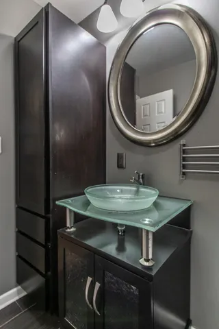 $244,900 | 201 Oakwood Drive, Shorewood, IL 60404