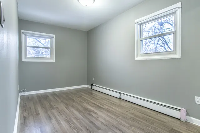 $244,900 | 201 Oakwood Drive, Shorewood, IL 60404