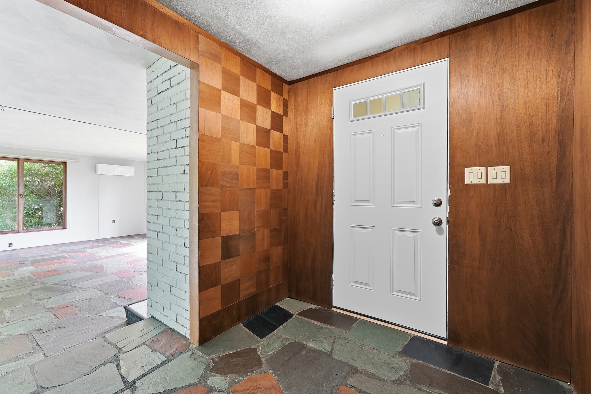 31 Woodcrest Road Springfield, MA 01129 - Photo 2 of 42 Gallery Image 2