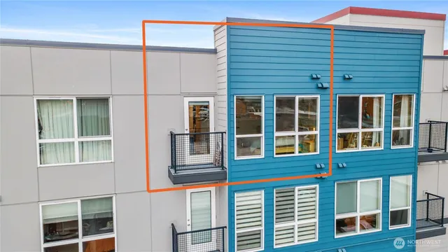 $289,500 | 2824 Grand Avenue, Unit 603, Everett, WA 98201