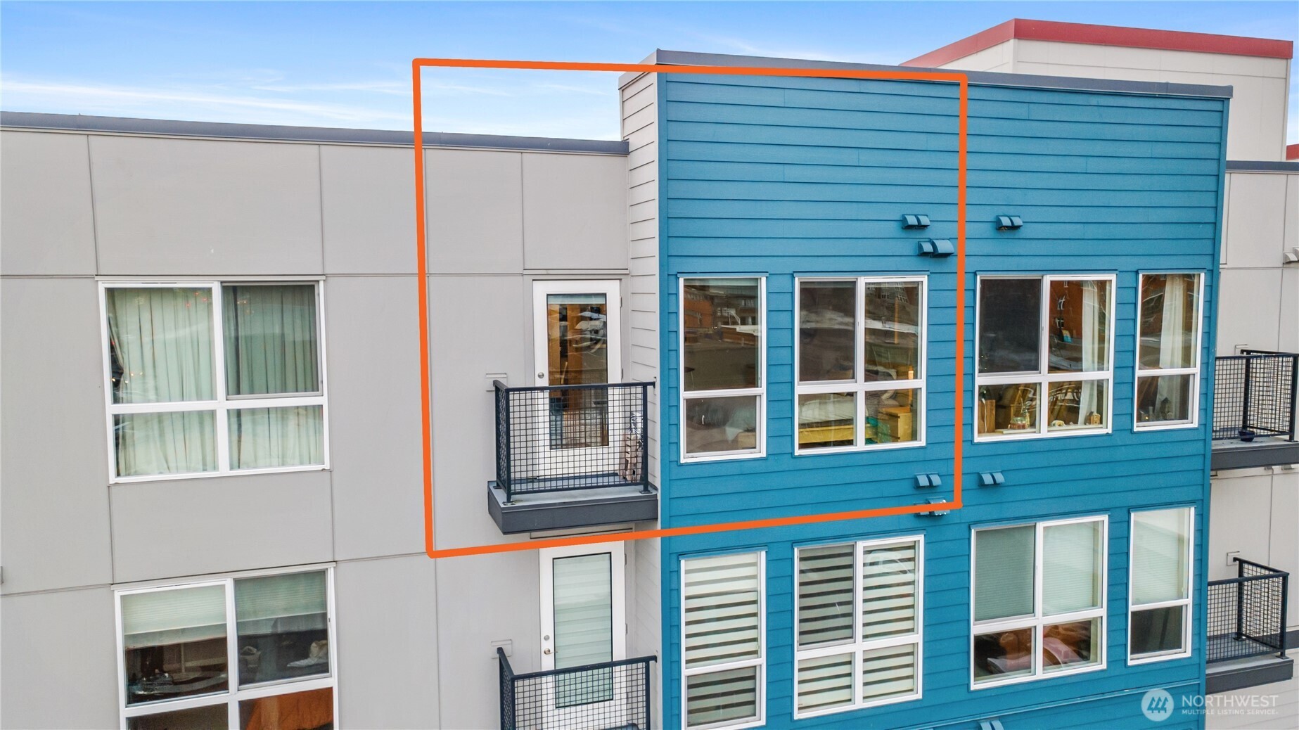 2824 Grand Avenue, Unit 603 Everett, WA 98201 - Photo 15 of 26 a view of a large building