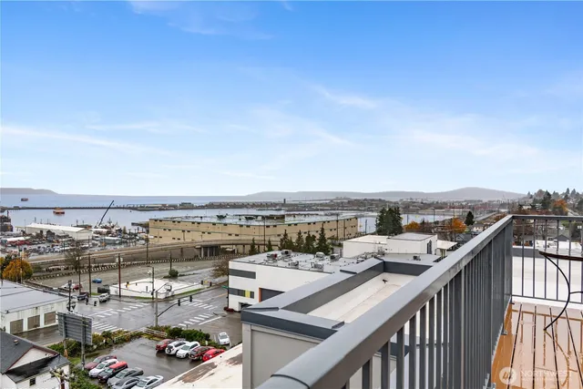 $289,500 | 2824 Grand Avenue, Unit 603, Everett, WA 98201