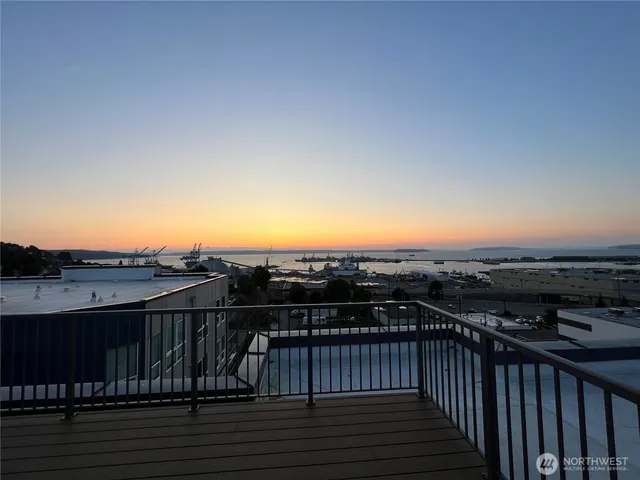 $289,500 | 2824 Grand Avenue, Unit 603, Everett, WA 98201