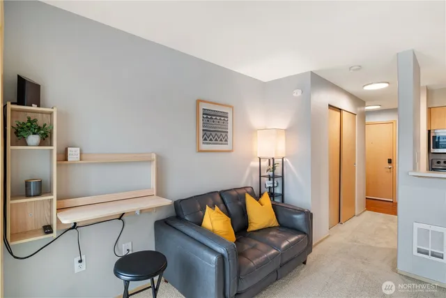 $289,500 | 2824 Grand Avenue, Unit 603, Everett, WA 98201