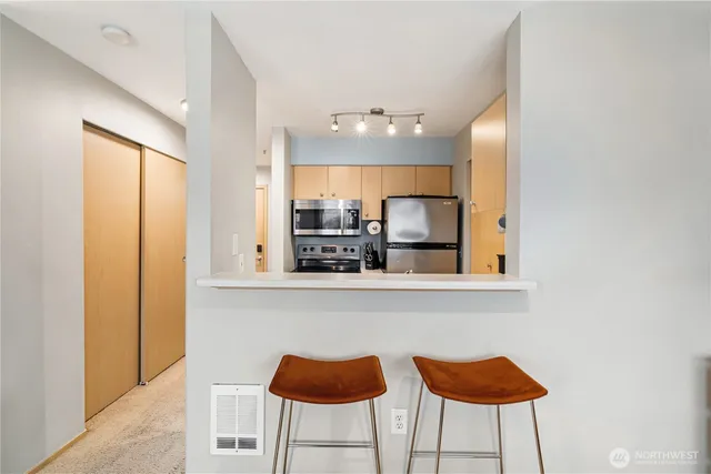 $289,500 | 2824 Grand Avenue, Unit 603, Everett, WA 98201