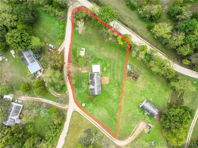 $179,990 | 39 Walnut Dale Lane, Sunrise Beach, MO 65079