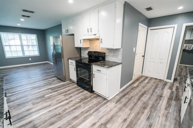 $2,100 | 2013 Shady Oaks Drive, Tallahassee, FL 32303