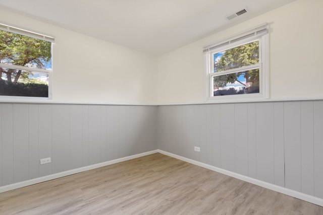 2105 Sutherland Place Hoffman Estates, IL 60169 - Photo 19 of 27 an empty room with a window