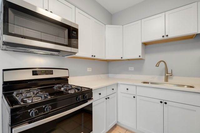 2105 Sutherland Place Hoffman Estates, IL 60169 - Photo 10 of 27 a kitchen with a stove and a microwave