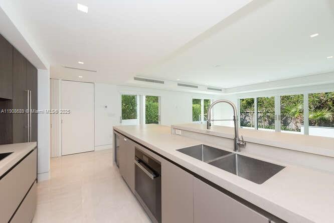 1325 Bay Drive Miami Beach, FL 33141 - Photo 16 of 49