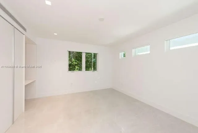 $22,500 | 1325 Bay Drive, Miami Beach, FL 33141