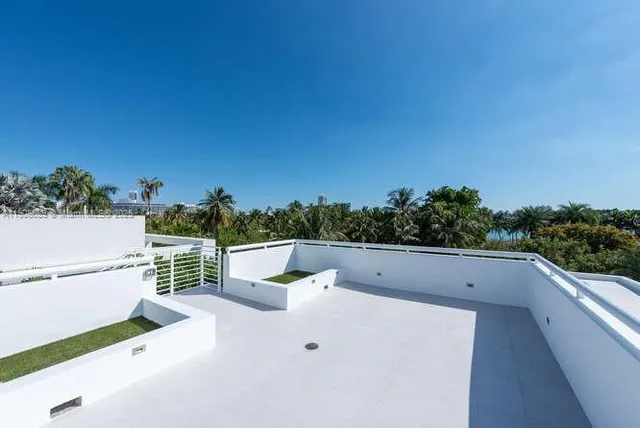 $22,500 | 1325 Bay Drive, Miami Beach, FL 33141