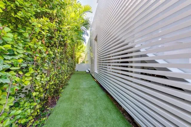 $22,500 | 1325 Bay Drive, Miami Beach, FL 33141