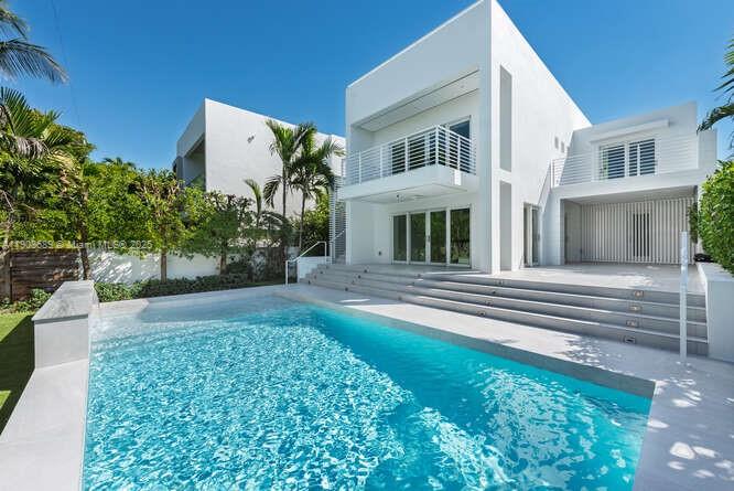 1325 Bay Drive Miami Beach, FL 33141 - Photo 5 of 49