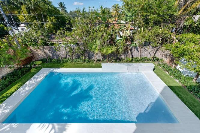 1325 Bay Drive Miami Beach, FL 33141 - Photo 8 of 49 a view of yard