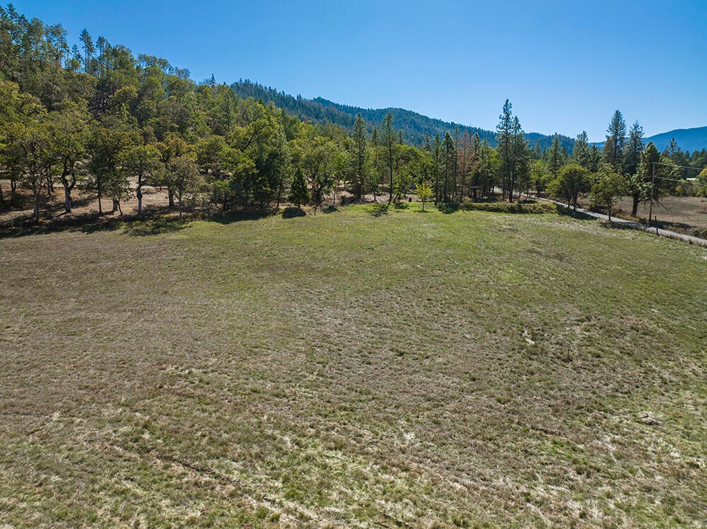 165 Hogan Road Jacksonville, OR 97530 - Photo 39 of 56 38