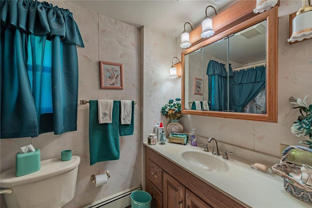 2479 Greentree Road Carnegie, PA 15106 - Photo 14 of 21