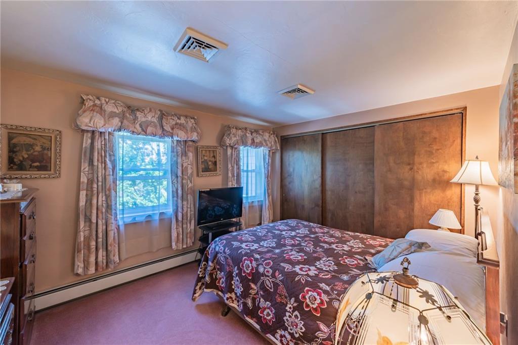 2479 Greentree Road Carnegie, PA 15106 - Photo 18 of 21