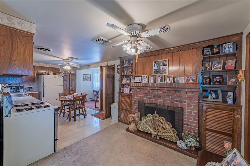 2479 Greentree Road Carnegie, PA 15106 - Photo 7 of 21