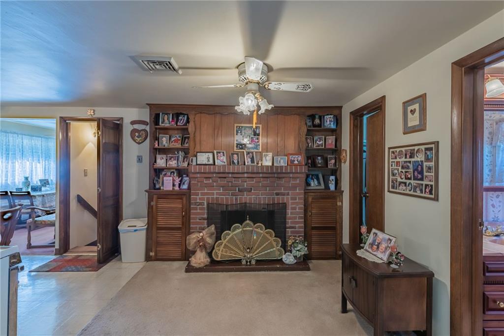 2479 Greentree Road Carnegie, PA 15106 - Photo 8 of 21