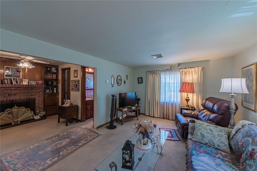 2479 Greentree Road Carnegie, PA 15106 - Photo 10 of 21