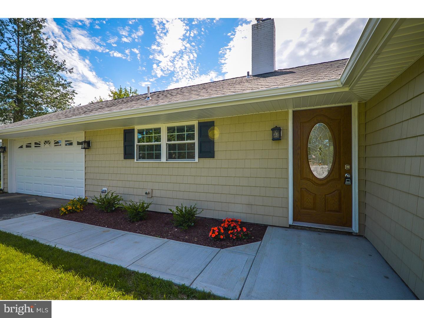 59 Smoketree Road Levittown, PA 19056 - Photo 2 of 24 Gallery Image 2