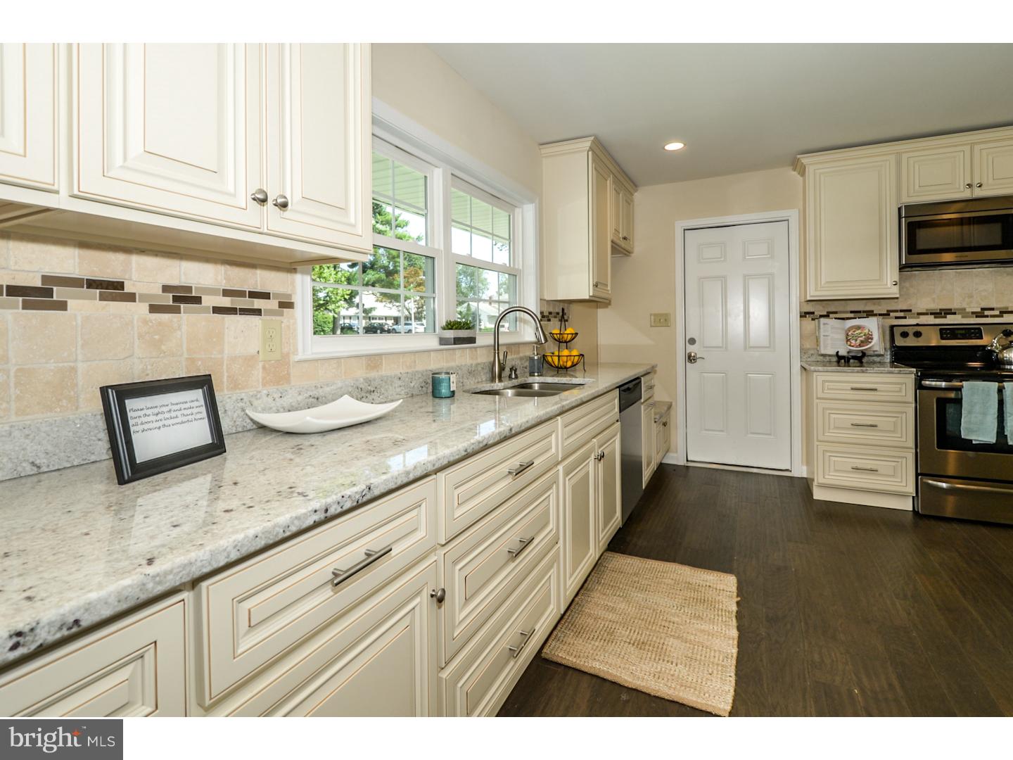 59 Smoketree Road Levittown, PA 19056 - Photo 4 of 24 Gallery Image 4