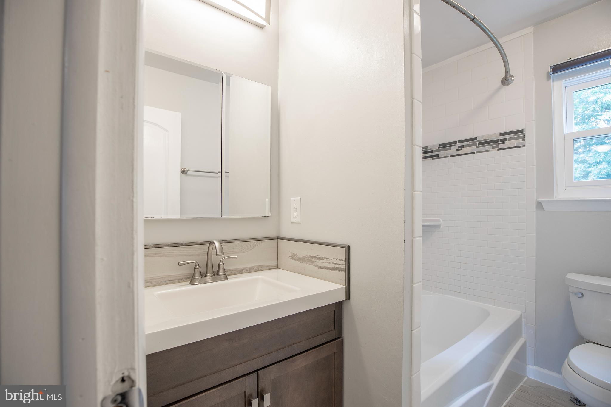 11 School Road Horsham, PA 19044 - Photo 22 of 29 2nd Floor Bathroom