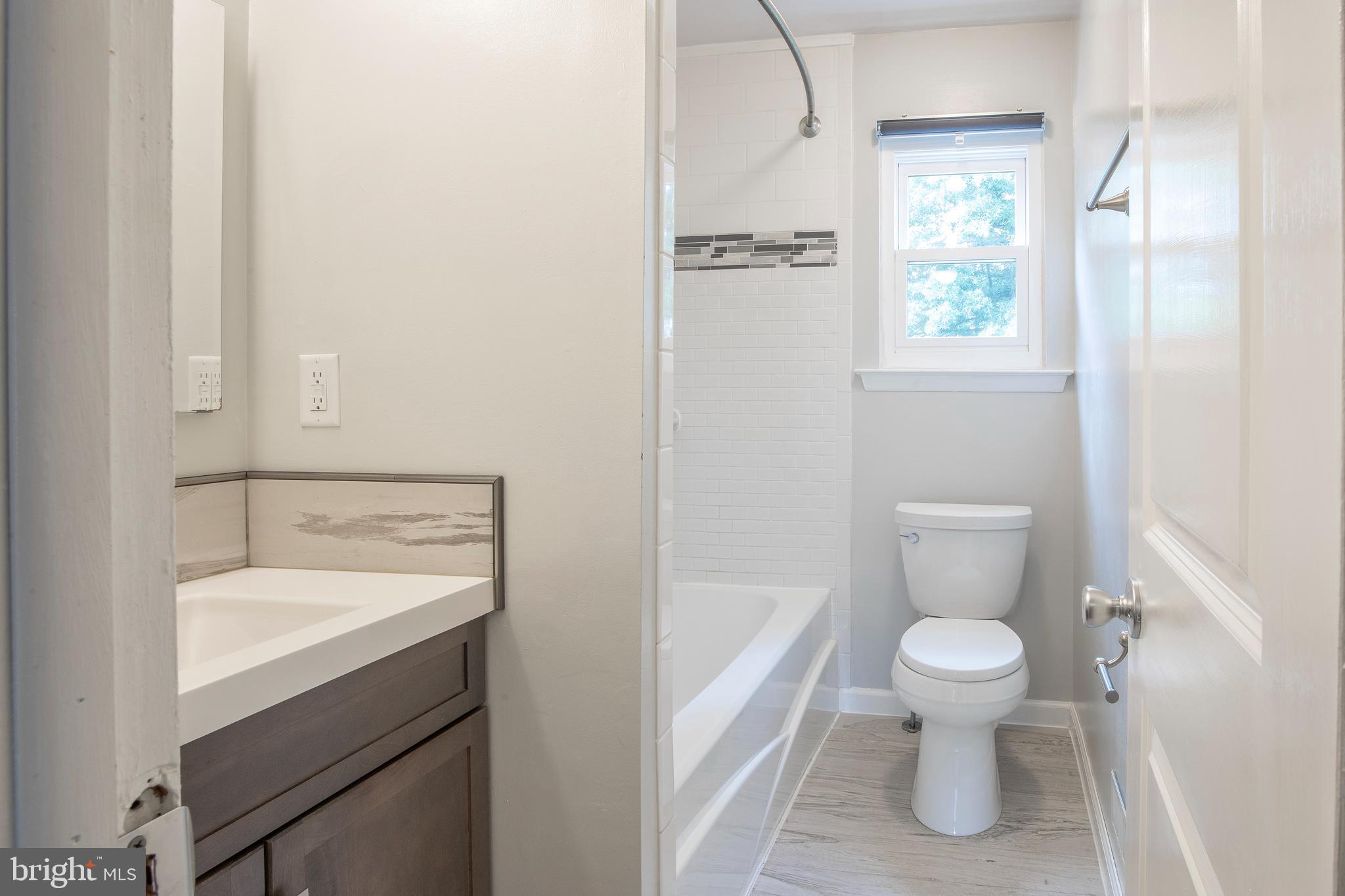 11 School Road Horsham, PA 19044 - Photo 23 of 29 2nd Floor Bathroom