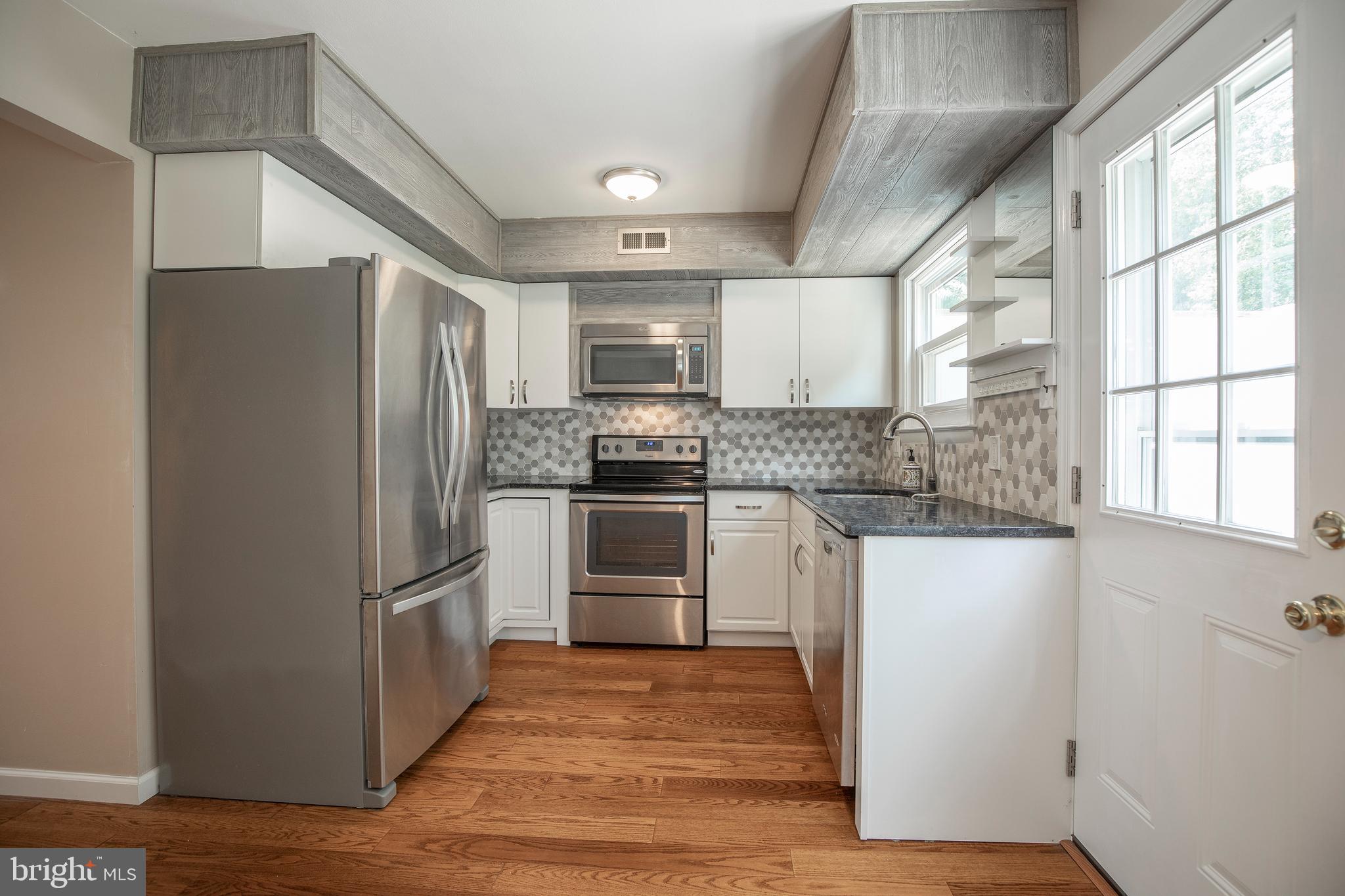 11 School Road Horsham, PA 19044 - Photo 7 of 29 Kitchen